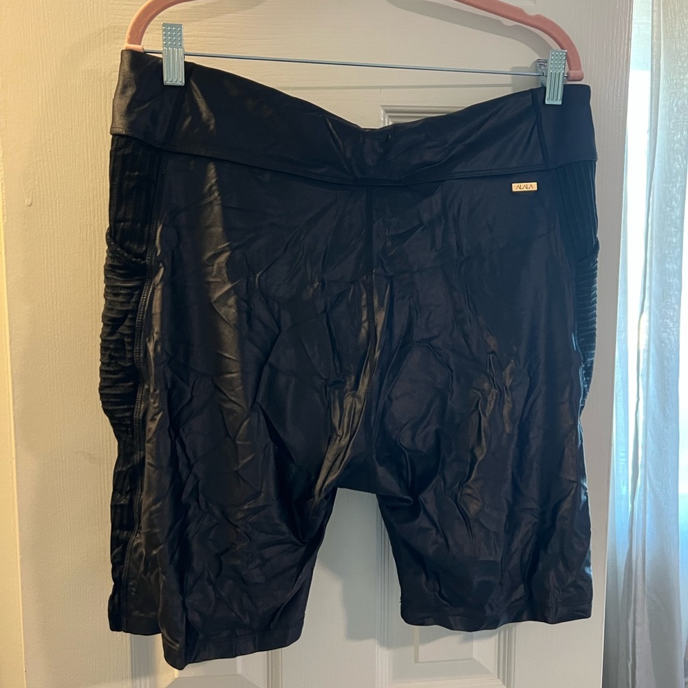 ALALA Mirage Coated High Rise Ribbed Mesh Biker Shorts in Black Size 2X - Picture 6 of 7